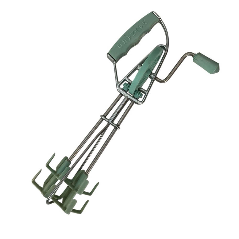 Vintage Maynard Handheld Egg Beater